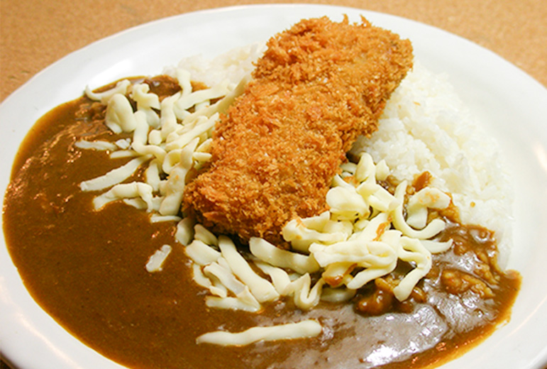煮込みカツチーズカレー